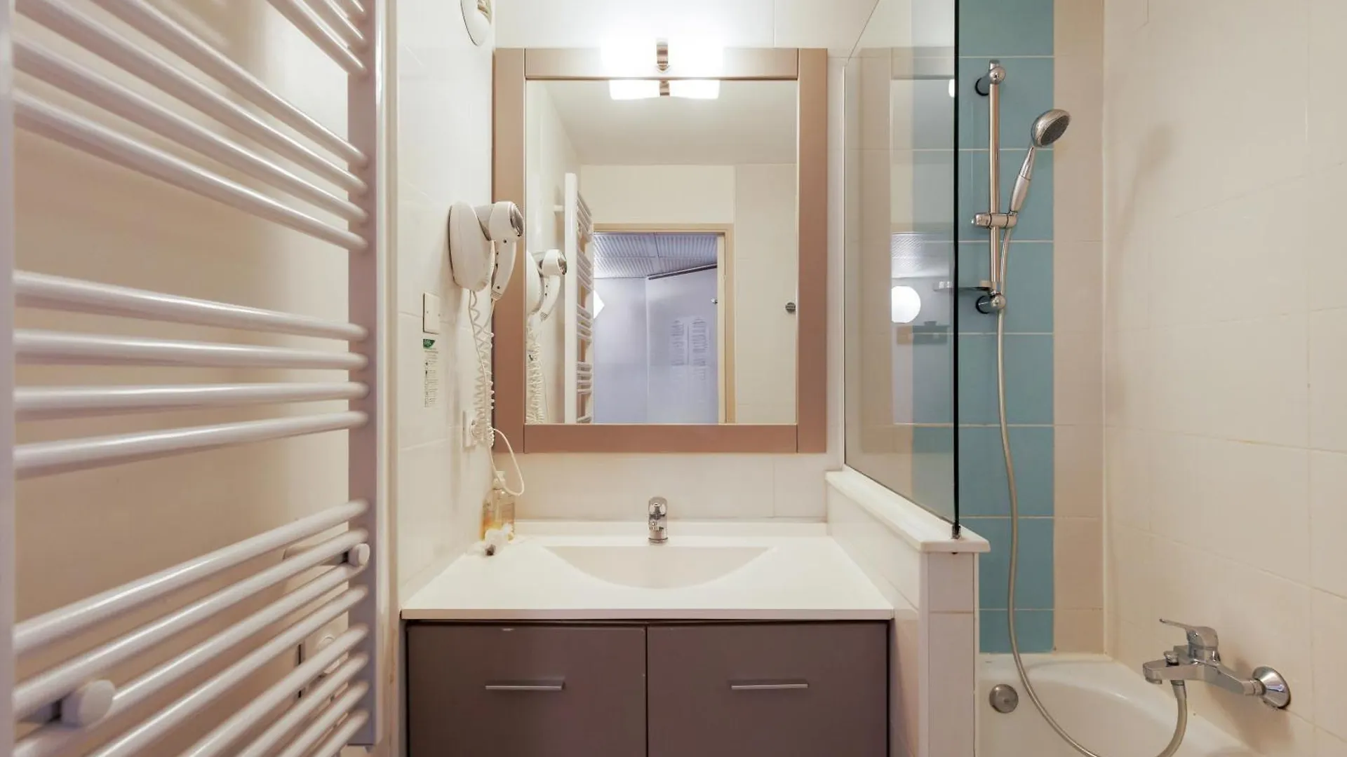 Rio - 200 M Plages - App 6Pers- Climatise, Terrasse, Piscine, Parking Cannes Apartment
